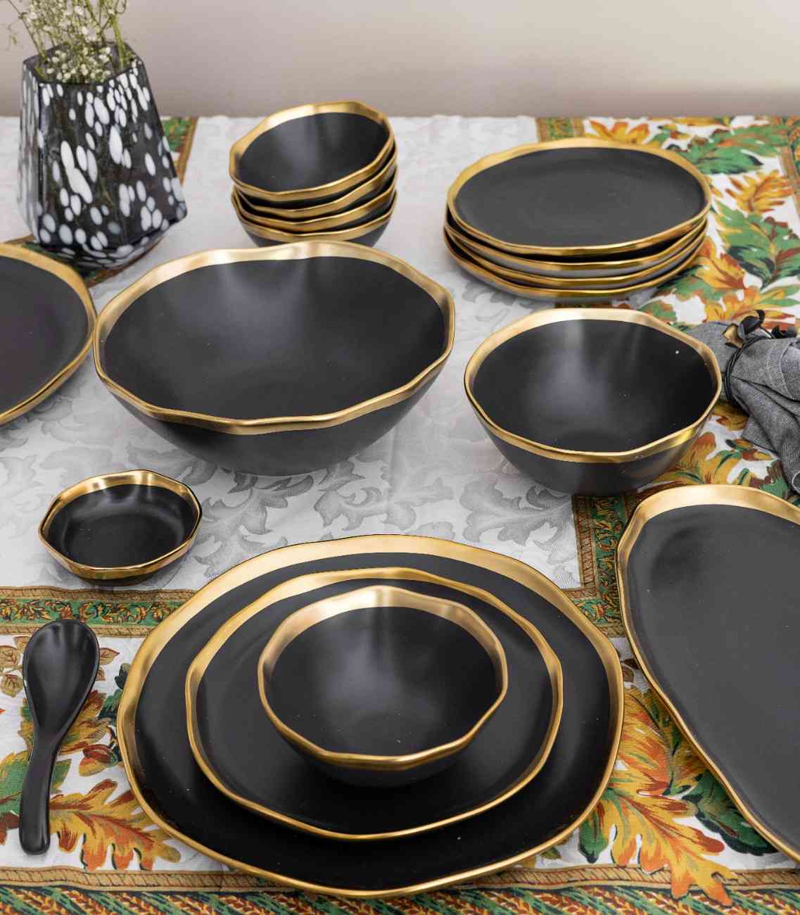 Gold Edged Black Dinner - Set Of 4